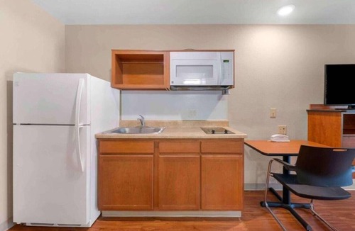 Pelham Apartment | 2 Full Beds | Non-Smoking, Kitchen