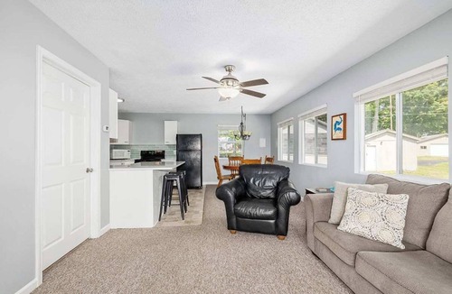 Newaygo Cottage | 2 Lakefront Cottages Docks, Kayaks, Bikes, BBQ