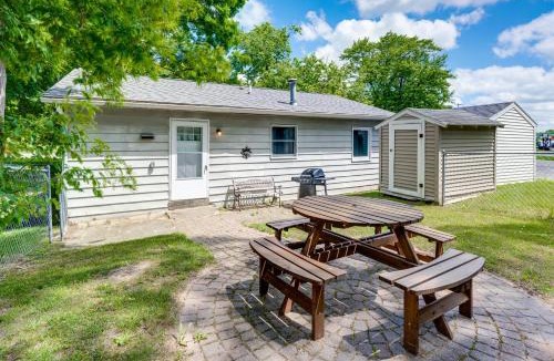 Mount Pleasant House | 2 Mi to CMU! Quaint Bungalow w/Fenced Backyard