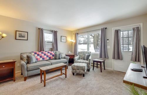 Mount Pleasant House | 2 Mi to CMU! Quaint Bungalow w/Fenced Backyard