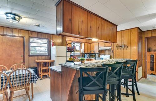 Starkville House | 2 Mi to MSU Campus! Family Abode w/Spacious Yard