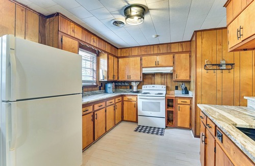 Starkville House | 2 Mi to MSU Campus! Family Abode w/Spacious Yard