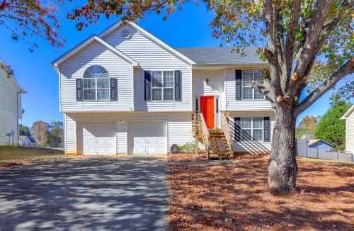 McDonough House | 2 Mi to Town: Fully Equipped Georgia Home w/Deck!