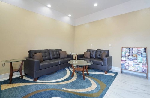 San Augustine Hotel | 2 Modern Rooms | San Augustine Getaway: 2 Full Beds Non-Smoking Room.
