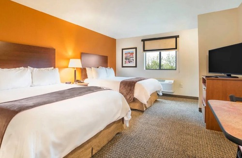 Lithia Springs Hotel | 2 Pet-Friendly Rooms Near Six Flags – Ideal for Family Fun & Comfort