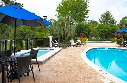 Kreole Hotel | 2-Star Hotel ∙ Holiday Inn Express Pascagoula-Moss Point, an IHG Hotel