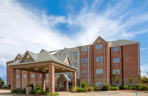Hattiesburg Hotel | 2-Star Hotel ∙ Microtel Inn & Suites by Wyndham Hattiesburg