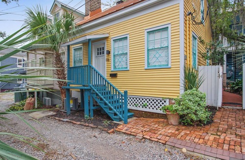Historic Downtown Savannah Cottage | 2-Story Carriage House on Forsyth Park!