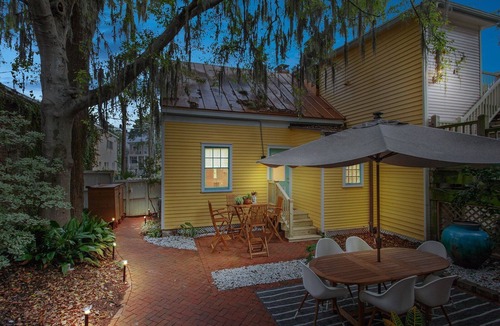 Historic Downtown Savannah Cottage | 2-Story Carriage House on Forsyth Park!