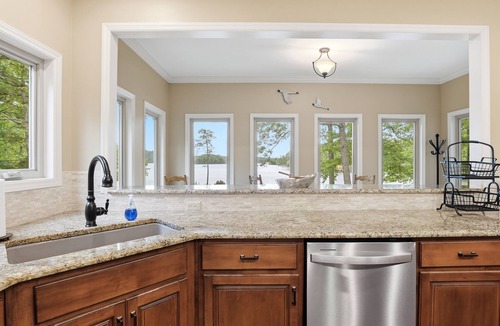 Dadeville House | 2 Story Dock w/Jump Platform & Outdoor TV/Stunning Views/Dog Friendly/Kayaks