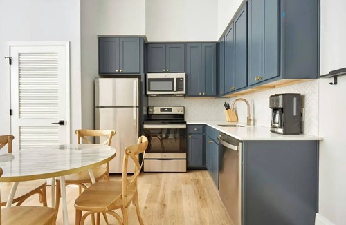 French Quarter Hotel | 2 Units, Steps to the French Quarter & Bourbon St | The Harlequin by AvantStay