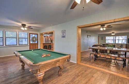 Earleton House | 20 Mi to UF Campus: Santa Fe Lake Escape w/Dock!
