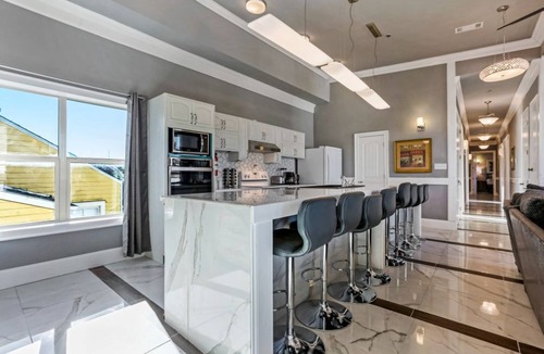 Faubourg Lafayette Condo | 20% OFF Monthly | 10% OFF Weekly-5BR Urban Penthouse in the Heart of New Orleans