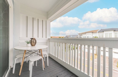 Jacksonville Beach House | 200 ft to toes in the sand.restaurants, shopping, biking, Mayo Clinic nearby!