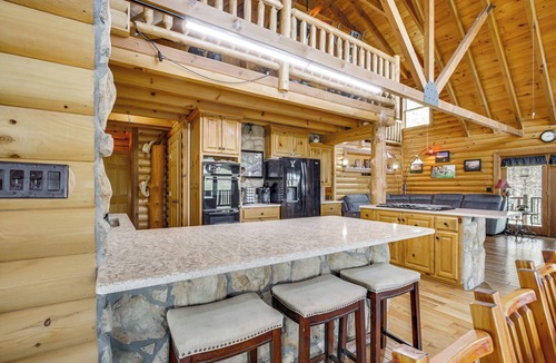Tuscumbia Cabin | 210-Acre Cabin w/Trails & Hot Tub in Tuscumbia!
