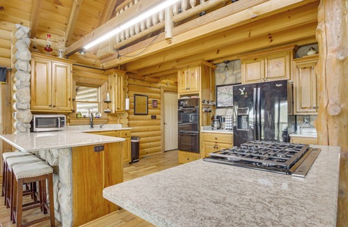 Tuscumbia Cabin | 210-Acre Cabin w/Trails & Hot Tub in Tuscumbia!