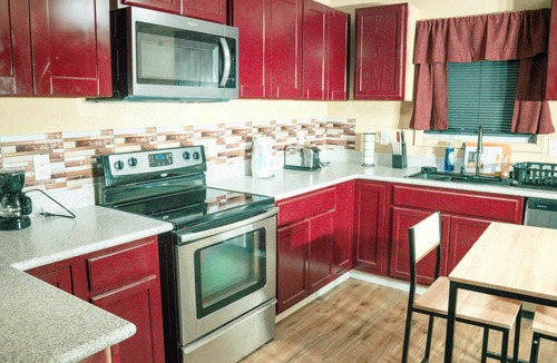 Montgomery House | 2321 Edward J Neetles Lane- 15 mins from Airport, Downtown, Walmart,