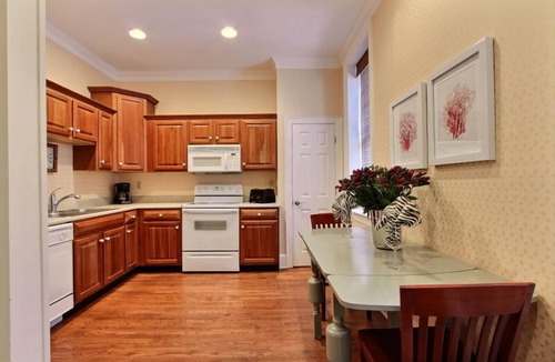 Historic District - North Hotel | 2bd, 1.5 ba Historic District and River Street-Walk to Everything!
