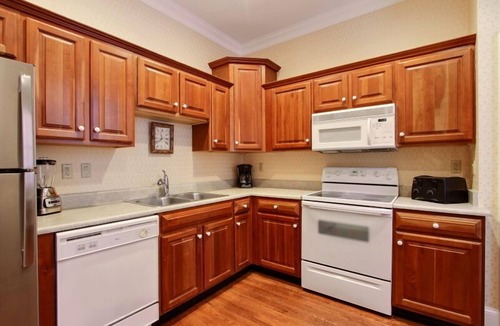Historic District - North Hotel | 2bd, 1.5 ba Historic District and River Street-Walk to Everything!