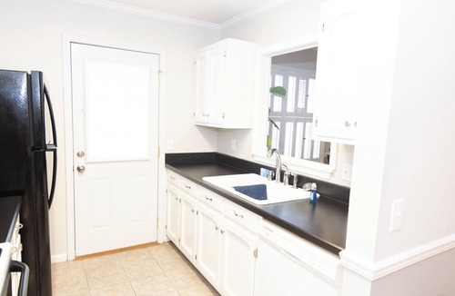 Tuscaloosa House | 2BR/1.5BA Townhouse. 10 min to UA Campus, River Run Park & Downtown Northport