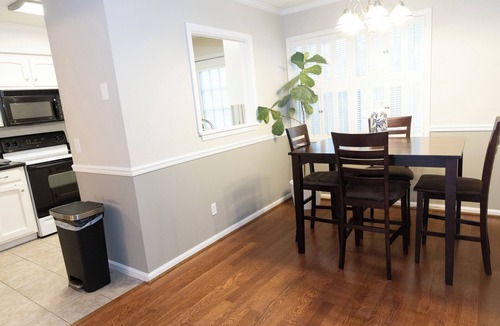 Tuscaloosa House | 2BR/1.5BA Townhouse. 10 min to UA Campus, River Run Park & Downtown Northport