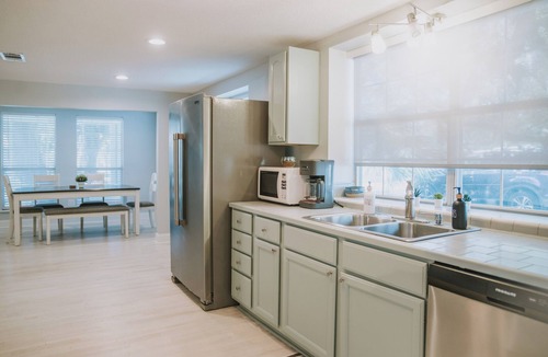 Ocean Springs House | 2BR/2BA in PERFECT location! Walk to Downtown! Near the beach! The Jeff