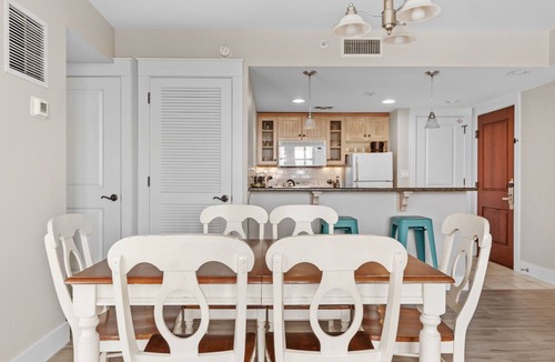 Baytowne Wharf Condo | 2BR at Baytowne Wharf! Tropical Lagoon Pool/Hot Tub, Beach Tram, Gym, Balcony