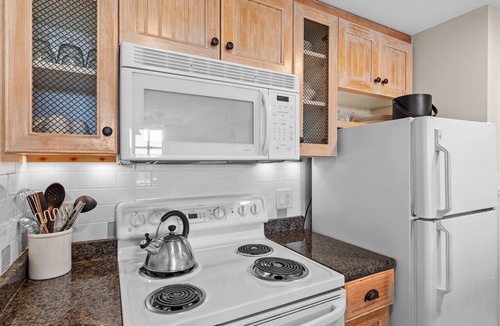 Baytowne Wharf Condo | 2BR at Baytowne Wharf! Tropical Lagoon Pool/Hot Tub, Beach Tram, Gym, Balcony