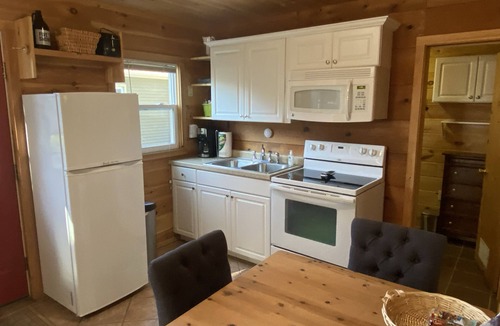 Beulah Cabin | 2BR Cozy Cabin Crystal Lake private beach 15 to min Crystal Mtn. EZ ice fishing