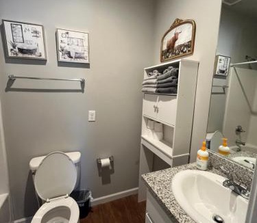 Valdosta Apartment | 2BR Home Near VSU & Moody AFB Sleeps 6 Guests
