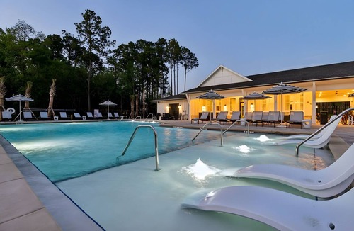 Yulee Apartment | 2BR on 1st floor: Pool, Gym, Bikes, Grill, 2 King Beds, and a Sleeper Futon!