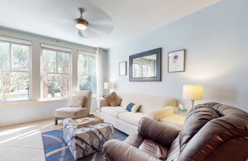 Baytowne Wharf House | 2nd-floor resort condo with balcony on-site pool golf tennis & beach access