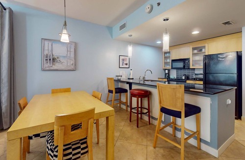 Baytowne Wharf Condo | 2nd-floor resort condo with balcony, on-site pool, golf, tennis & beach access