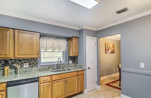 Arlington House | 3/2 Beautiful Single Family"Bright House" II- 4U