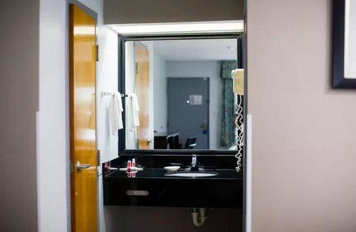 Mary Esther Hotel | 3 Affordable Rooms | Near Wild Willy's Adventure Zone | Free On-site Parking