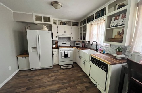 Piedmont Bed & Breakfast | 3-bedroom 2- bath airb&b in peaceful Piedmont one block from Chief Ladiga Trail