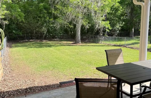 Albany House | 3-bedroom 2-bath house near town & hospital