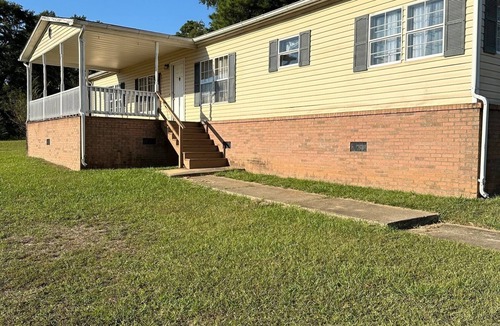 Union Springs House | 3-bedroom 2 bathroom Mobile home in delightful Union Springs with WiFi, AC
