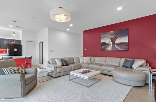 Tuscaloosa Condo | 3-bedroom 3.5 bath condo! Gated Parking, Roof Deck, Steps to Stadium & Strip!