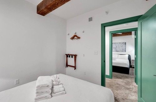 French Quarter Bed & Breakfast | 3 Bedroom Apartment, French Quarter Stay Next to Saenger, Streetcar