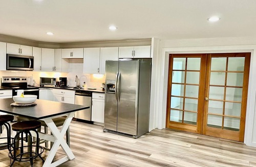 Lillian Cabin | 3-bedroom cabin in enchanting Lillian with WiFi, AC