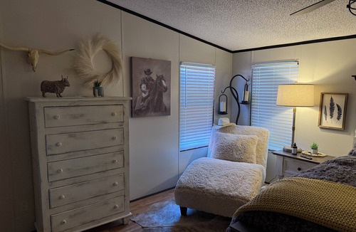 Bethany Other | 3-bedroom country home remodeled in charming Keithville Ranch with AC, wi-fi.