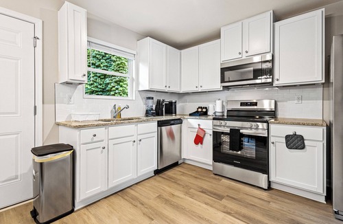 Austell House | 3-bedroom Elegant Escape – Near Six Flags with WiFi, AC.