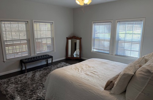 Fayette House | 3-bedroom historic farmhouse close to Fayette but still in the Country