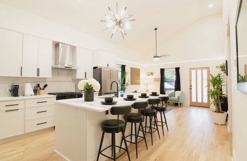 Pittsburgh House | 3-bedroom home in beautiful Atlanta. 10 mins from Mercedes Benz. Major international sporting event