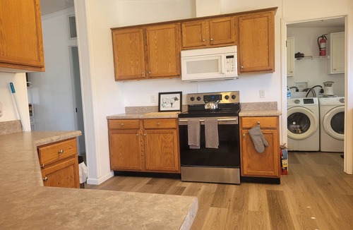 Northside House | 3 Bedroom Home with RV Hookup and Fishing Lake - Manufactured Home