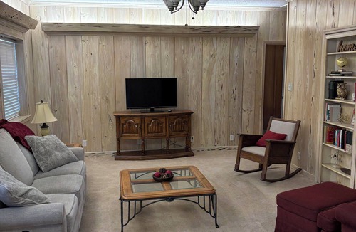Jasper House | 3-bedroom house in a quiet rural area just outside Jasper.