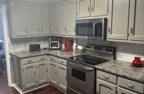 Woodland Hills House | 3-bedroom house in charming Tuscaloosa with AC Fireplace, and WiFi. Welcome home