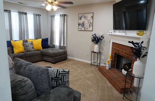 Austell House | 3-bedroom house in charming Austell/Six flags with WiFi, AC. Enjoy your stay