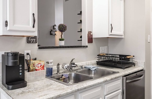 Madison House | 3-bedroom house in delightful Madison/Pet friendly/King bed/Walking park